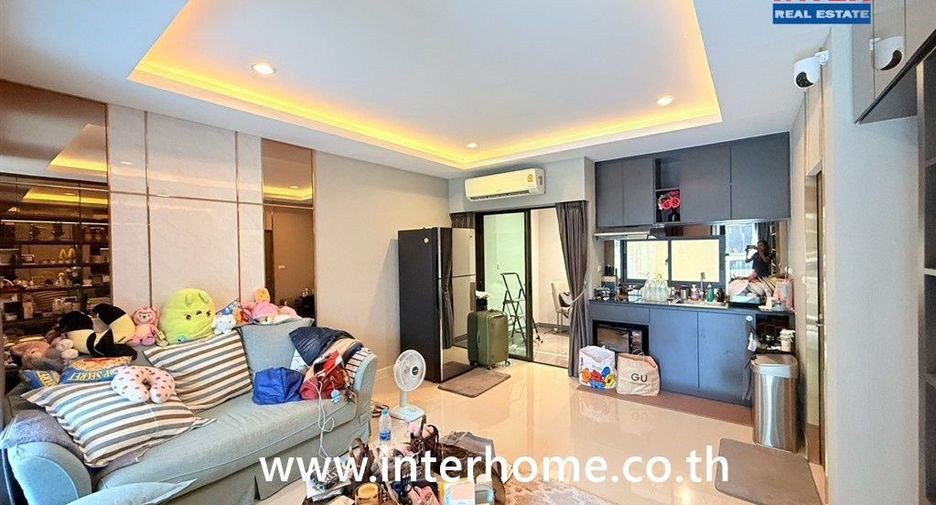 Reihenhaus zum Kauf mit 3 Zimmer in Thung Khru, Bangkok