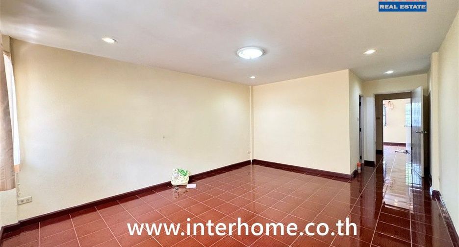 For sale 2 bedrooms townhouse in Don Mueang, Bangkok
