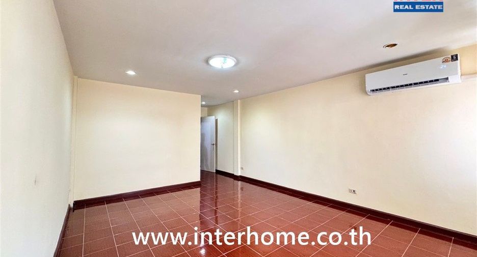 For sale 2 bedrooms townhouse in Don Mueang, Bangkok