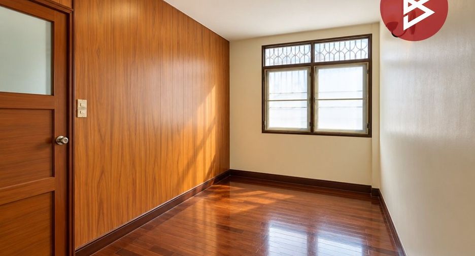 Local comercial en venta de 3 habitaciones en Bangkok Yai, Bangkok