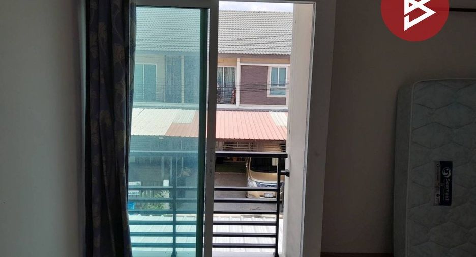 For sale 3 bedrooms townhouse in Mueang Pathum Thani, Pathum Thani