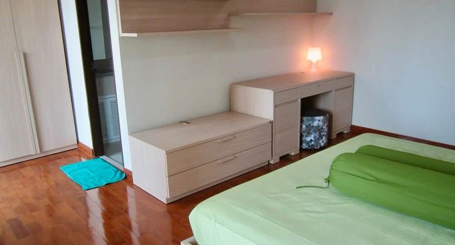 For rent 3 ベッドルーム condo in Sathon, Bangkok
