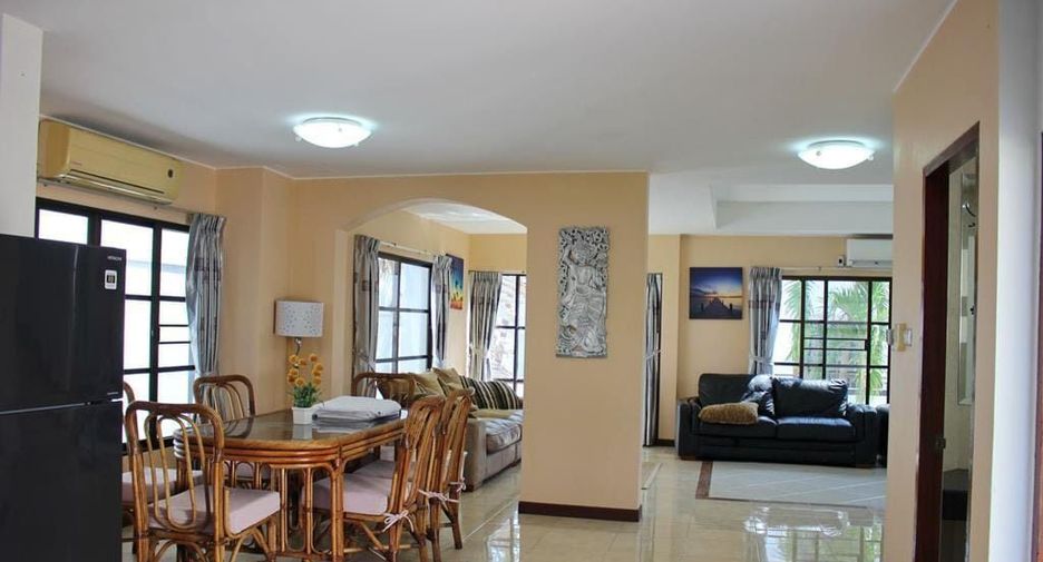 Casa en alquiler de 3 habitaciones en Bang Lamung, Chonburi