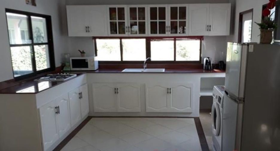 Casa en alquiler de 3 habitaciones en Bang Lamung, Chonburi