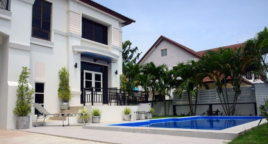 Casa en alquiler de 3 habitaciones en Bang Lamung, Chonburi