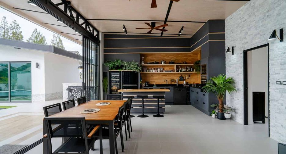 For sale 4 bedrooms villa in Hua Hin, Prachuap Khiri Khan