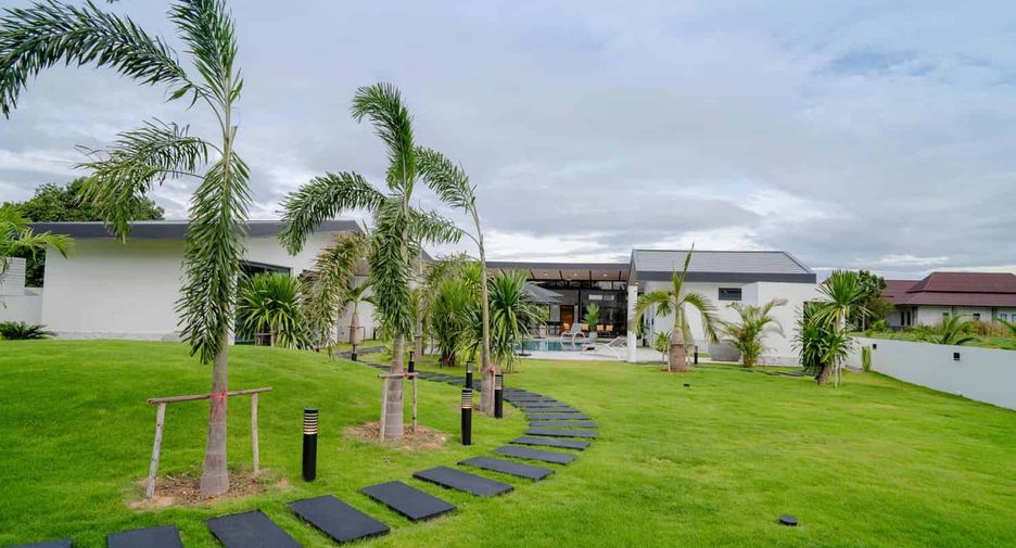 For sale 4 bedrooms villa in Hua Hin, Prachuap Khiri Khan