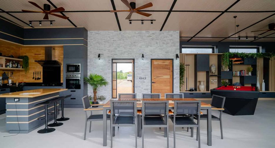 For sale 4 bedrooms villa in Hua Hin, Prachuap Khiri Khan