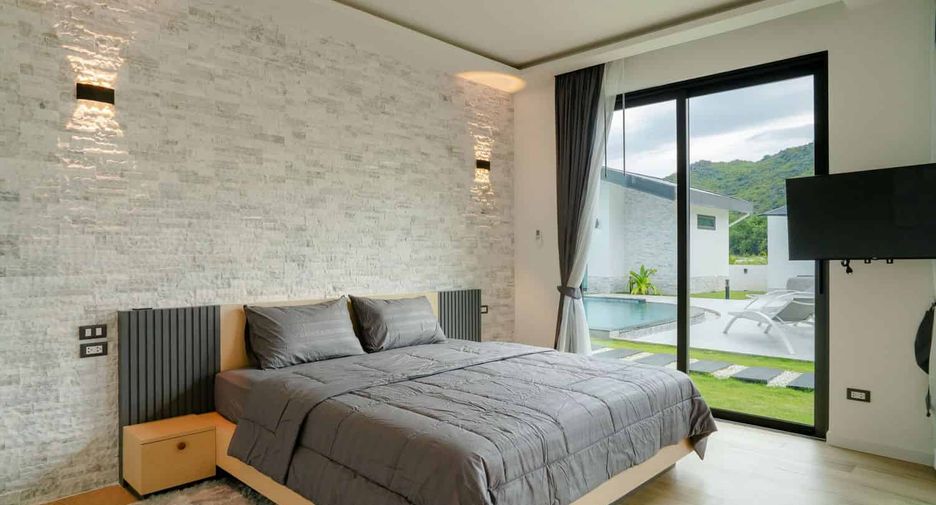 For sale 4 bedrooms villa in Hua Hin, Prachuap Khiri Khan
