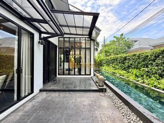 For rent そして for sale 4 ベッドルーム villa in Watthana, Bangkok