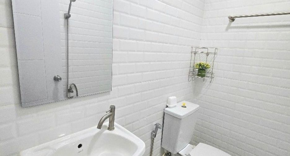 For sale 2 bedrooms townhouse in Mueang Nakhon Pathom, Nakhon Pathom