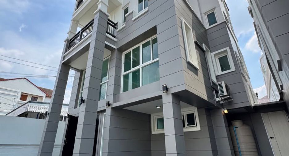 Reihenhaus zur Miete mit 3 Zimmer in Watthana, Bangkok