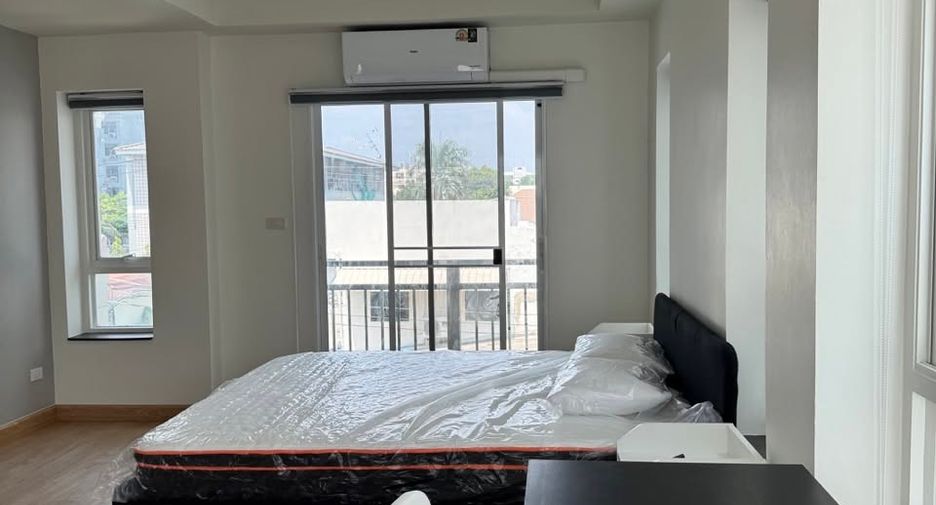 Reihenhaus zur Miete mit 3 Zimmer in Watthana, Bangkok