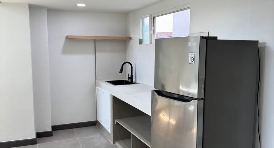 Reihenhaus zur Miete mit 3 Zimmer in Watthana, Bangkok