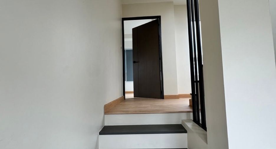 Reihenhaus zur Miete mit 3 Zimmer in Watthana, Bangkok