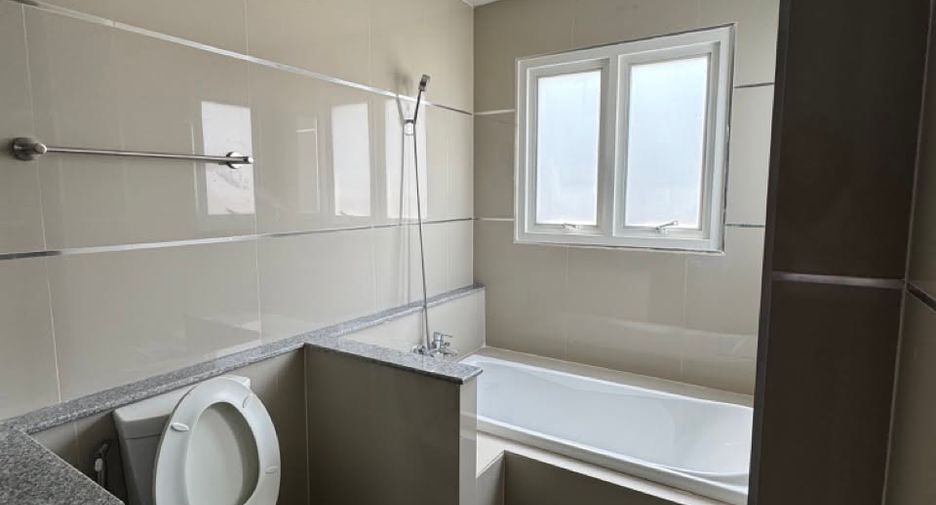 Reihenhaus zur Miete mit 3 Zimmer in Watthana, Bangkok