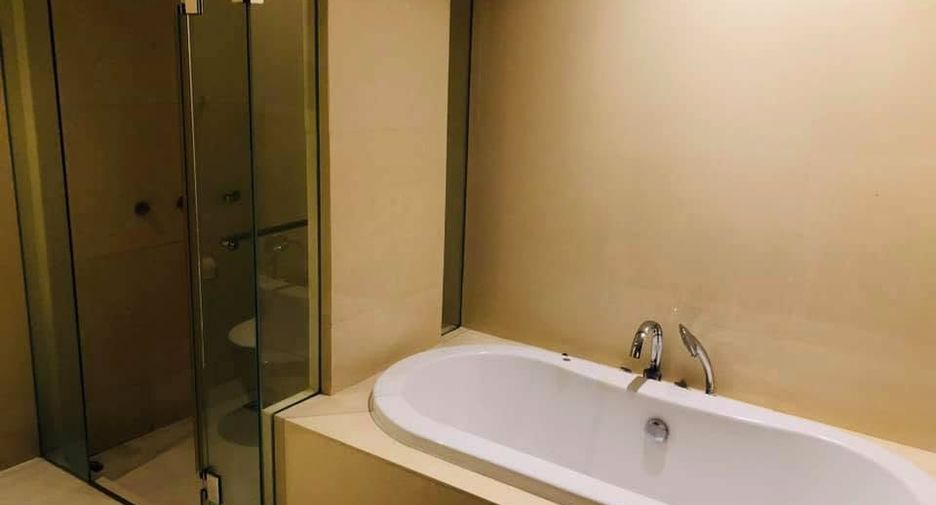 For rent 3 bedrooms condo in Khlong Toei, Bangkok