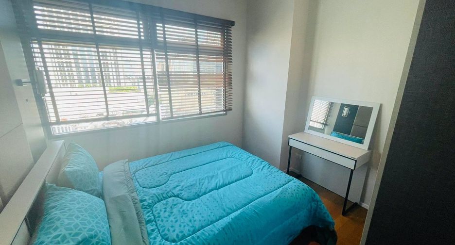 For rent 3 bedrooms condo in Khlong Toei, Bangkok