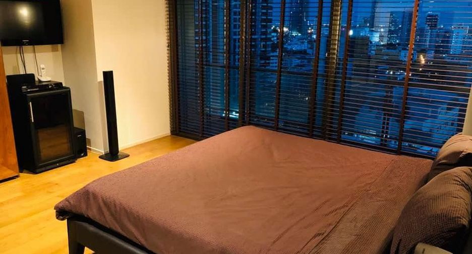 For rent 3 bedrooms condo in Khlong Toei, Bangkok