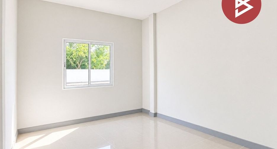 出售 3 卧室 独立屋 在 Phanat Nikhom, Chon Buri
