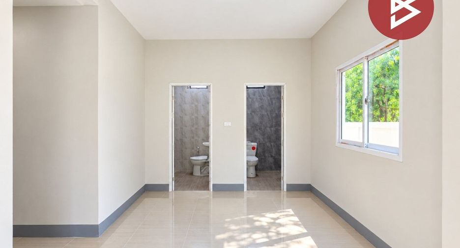 出售 3 卧室 独立屋 在 Phanat Nikhom, Chon Buri