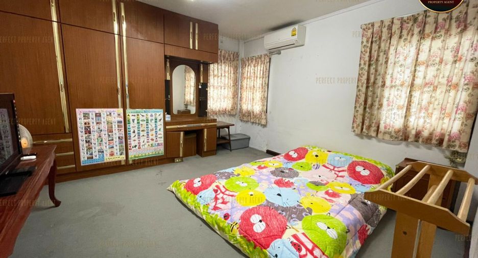 For sale 4 bedrooms house in Chatuchak, Bangkok