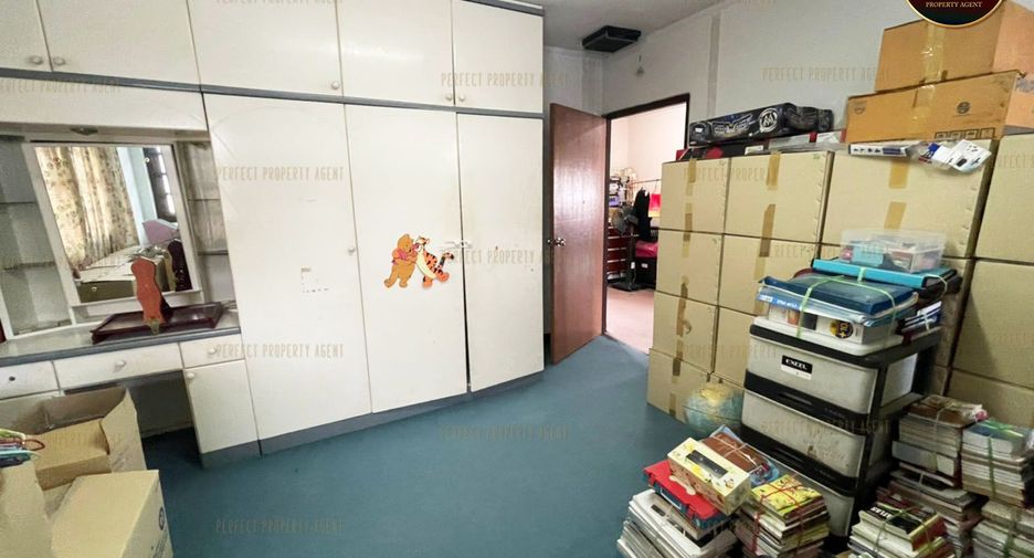 For sale 4 bedrooms house in Chatuchak, Bangkok