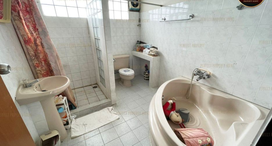 For sale 4 bedrooms house in Chatuchak, Bangkok