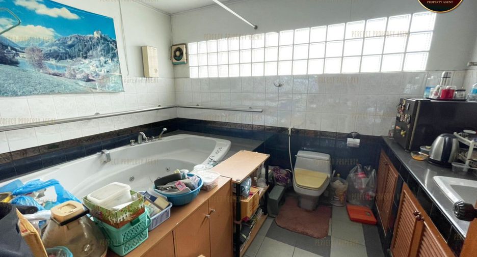 For sale 4 bedrooms house in Chatuchak, Bangkok