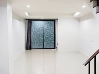 Casa adosada en venta de 2 habitaciones en Mueang Nakhon Si Thammarat, Nakhon Si Thammarat