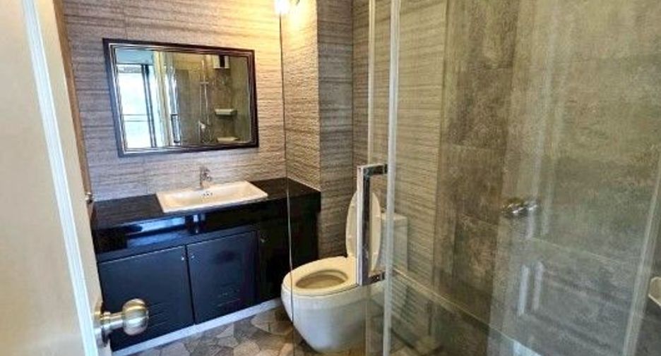 For sale 3 bedrooms condo in Yan Nawa, Bangkok