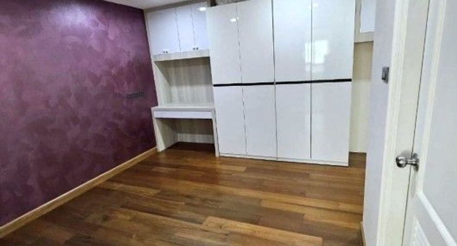 For sale 3 bedrooms condo in Yan Nawa, Bangkok