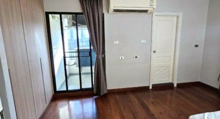 For sale 3 bedrooms condo in Yan Nawa, Bangkok