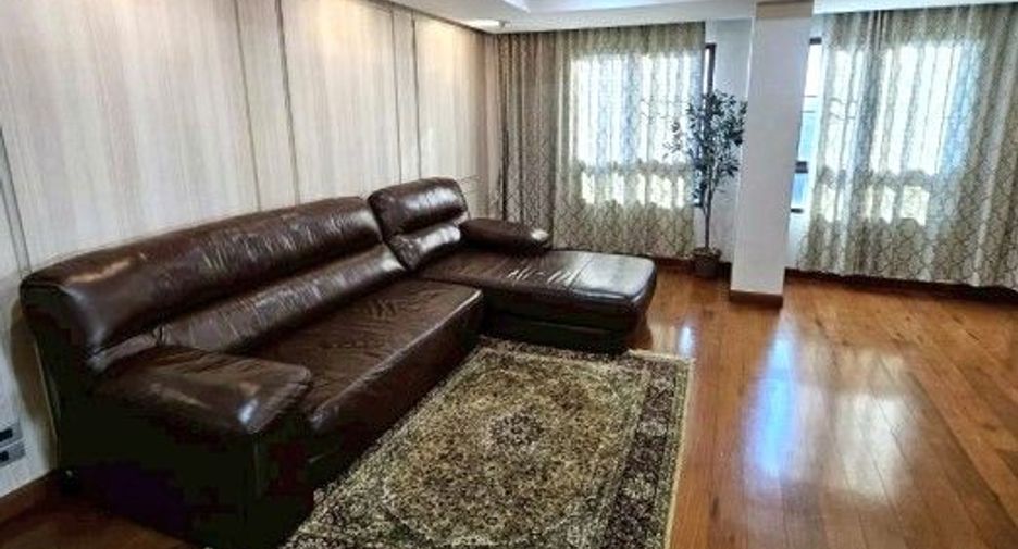 For sale 3 bedrooms condo in Yan Nawa, Bangkok