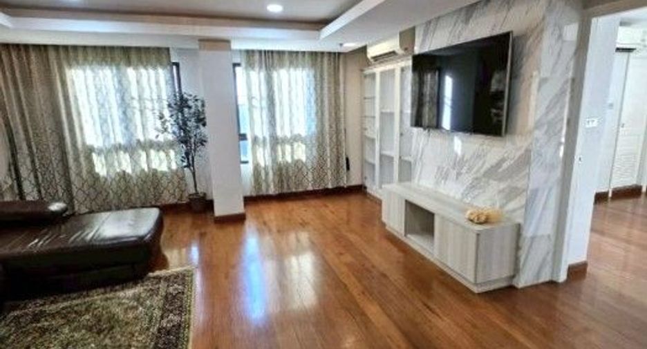 For sale 3 bedrooms condo in Yan Nawa, Bangkok