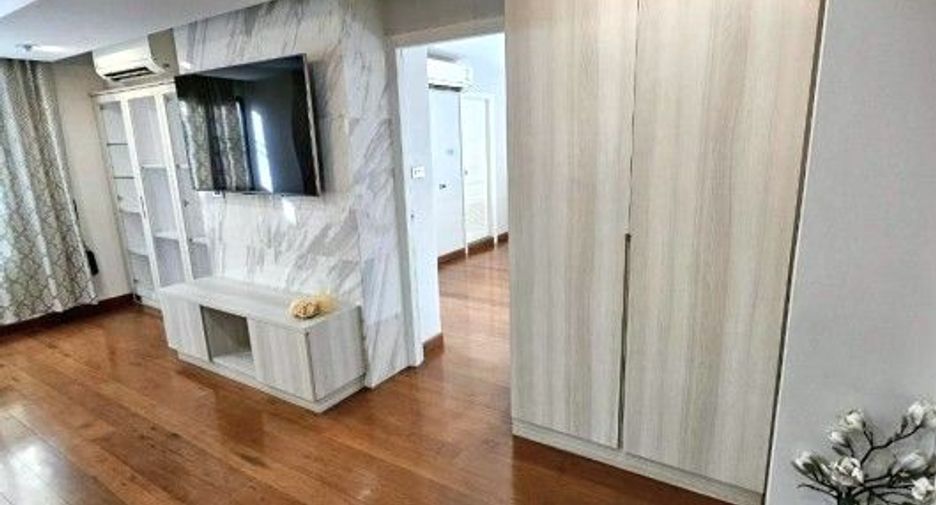 For sale 3 bedrooms condo in Yan Nawa, Bangkok