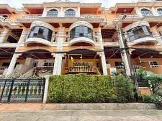 Reihenhaus zur Miete mit 5 Zimmer in Watthana, Bangkok