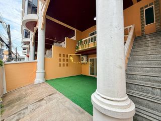 Reihenhaus zur Miete mit 5 Zimmer in Watthana, Bangkok
