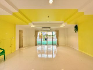 Reihenhaus zur Miete mit 5 Zimmer in Watthana, Bangkok