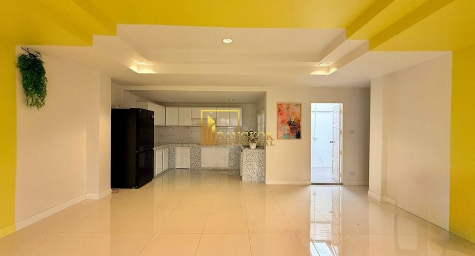 Reihenhaus zur Miete mit 5 Zimmer in Watthana, Bangkok