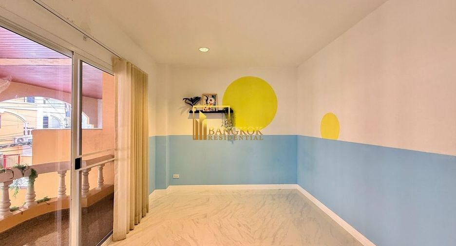 Reihenhaus zur Miete mit 5 Zimmer in Watthana, Bangkok