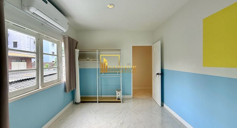 Reihenhaus zur Miete mit 5 Zimmer in Watthana, Bangkok