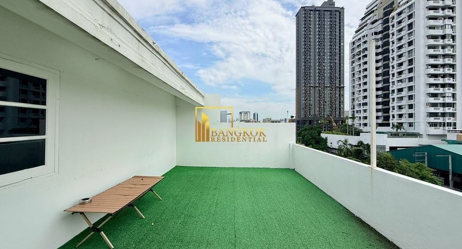 Reihenhaus zur Miete mit 5 Zimmer in Watthana, Bangkok