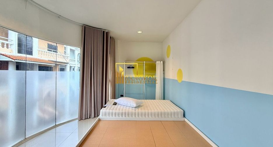 Reihenhaus zur Miete mit 5 Zimmer in Watthana, Bangkok