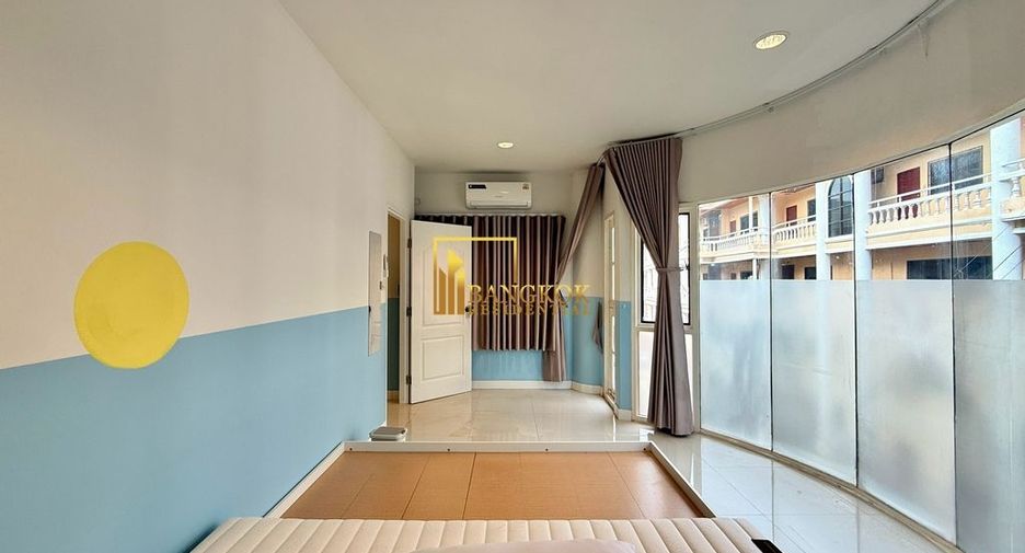 Reihenhaus zur Miete mit 5 Zimmer in Watthana, Bangkok