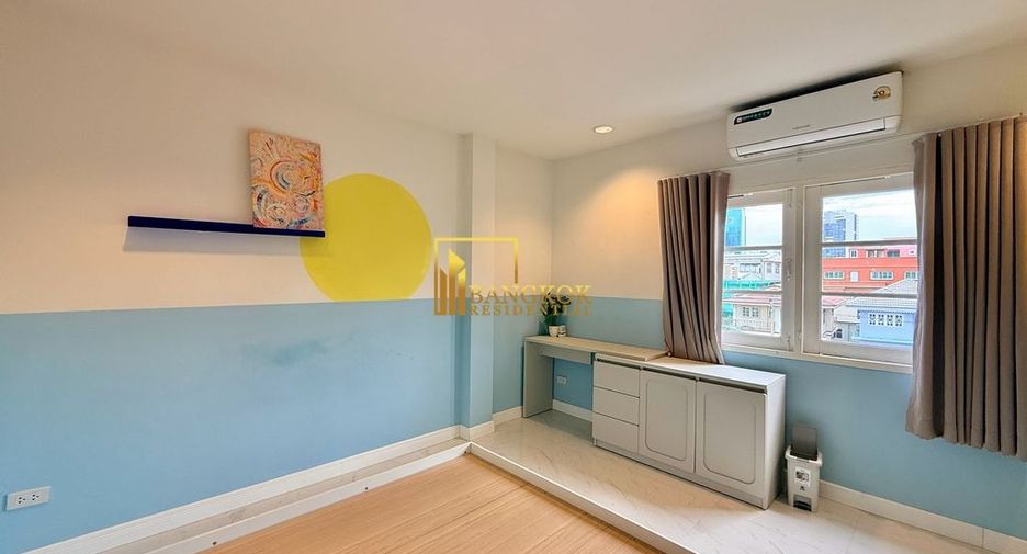 Reihenhaus zur Miete mit 5 Zimmer in Watthana, Bangkok