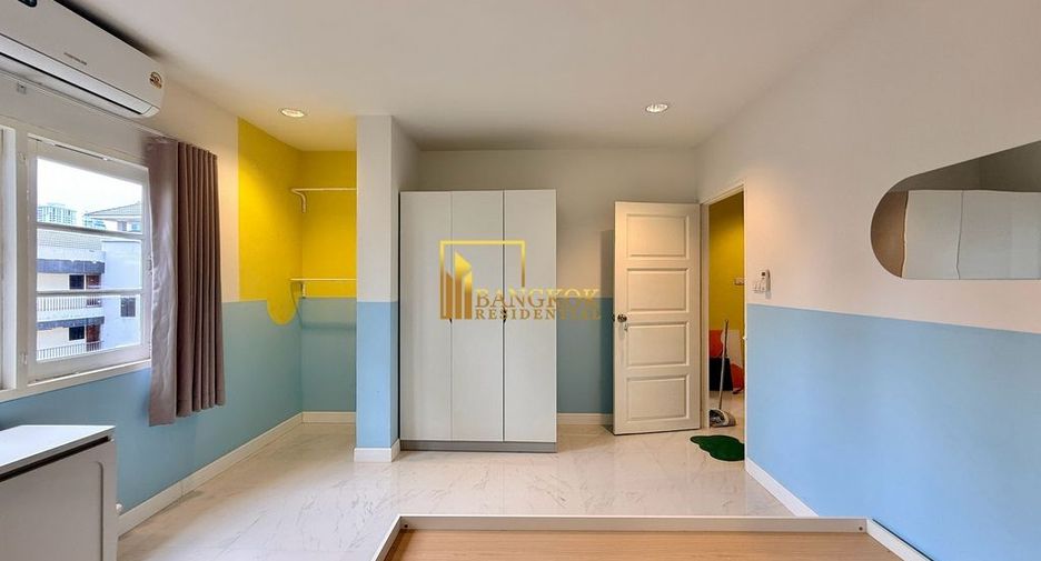Reihenhaus zur Miete mit 5 Zimmer in Watthana, Bangkok
