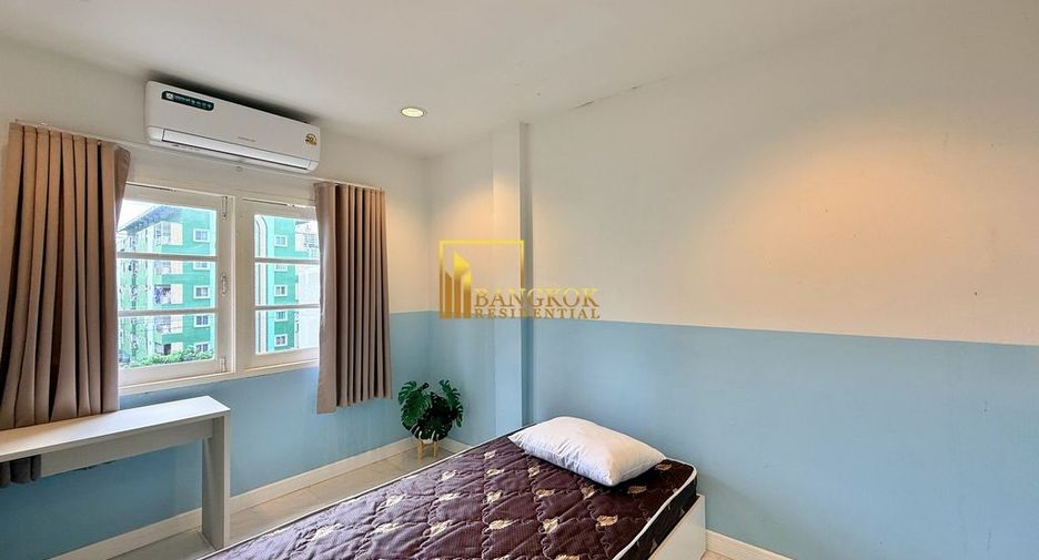 Reihenhaus zur Miete mit 5 Zimmer in Watthana, Bangkok
