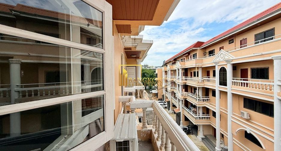 Reihenhaus zur Miete mit 5 Zimmer in Watthana, Bangkok