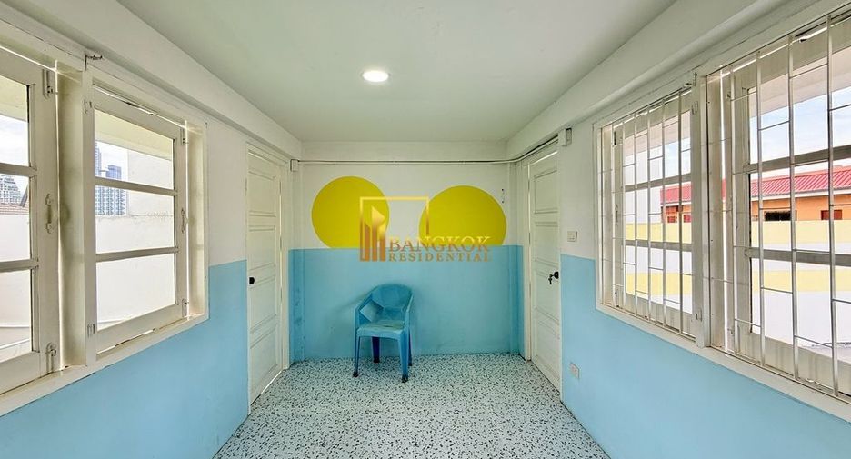 Reihenhaus zur Miete mit 5 Zimmer in Watthana, Bangkok